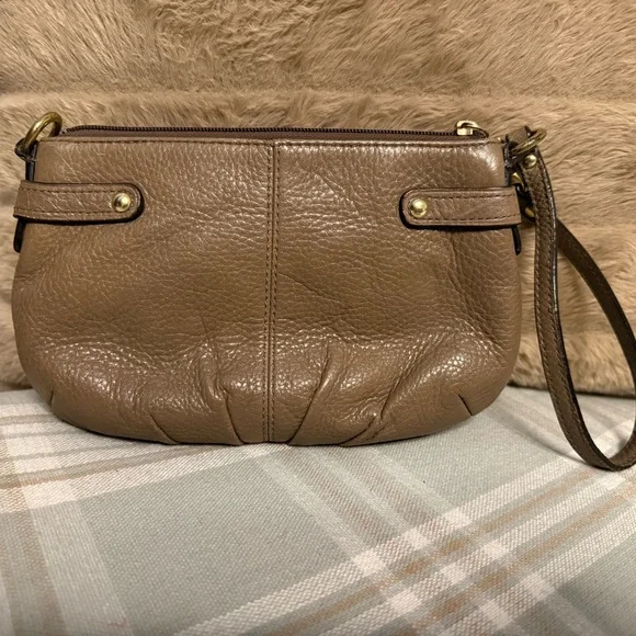 Coach Madison Leather Pleated Wristlet - Taupe / Gold Chain Link - Picture 4 of 6